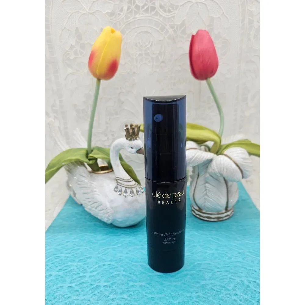 Cle de Peau Beaute Refining Fluid Foundation B10 SPF 24 NEW